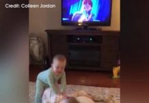 2歳の双子が演じる「アナ雪」がかわいすぎる