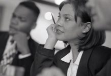 前職の給与を聞いてはダメ! NYで男女間の賃金格差解消のための法案成立へ presentation