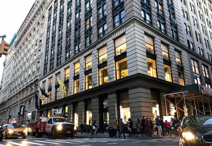 soho ソーホー 足場崩壊