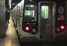 NY地下鉄「レディース&ジェントルマン」アナウンス廃止