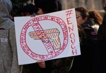 コロンバイン高校銃乱射事件から19年。2,600校がデモ行進 銃乱射事件 デモ行進