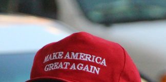 保守派SNSで「納税拒否」拡散 MAGA支持者、政権運営に反発 トランプ大統領支持者 バー