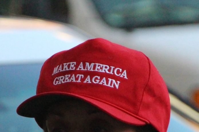 トランプ大統領支持者 バー