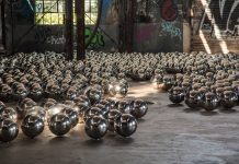 MoMA PS1 ロッカウェイで草間彌生「ナルシスの庭」インスタレーション 草間彌生 ナルシスの庭