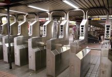 ニューヨーク市警察 地下鉄の不正乗車の逮捕を停止 地下鉄 不正乗車