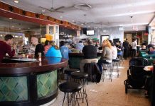 NYレストラン従業員数が減少 最低賃金上昇が影響か コーヒーショップ ユニオンスクエア