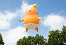 トランプベビーバルーン、マンハッタンに初上陸 トランプベビーバルーン