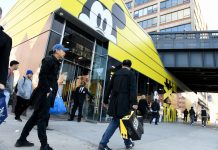 ミッキーマウス生誕90周年 ニューヨークで展示会スタート ミッキーマウス生誕90周年