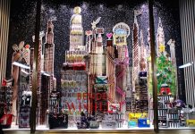 今年で最後 ヘンリベンデルのホリデーウィンドウがスタート ヘンリベンデル ホリデーウィンドウ