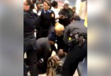 母親から幼児を取り上げ、逮捕。 NY市警察の対応に非難の声