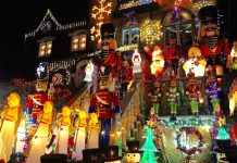 気合いが入った民家のイルミネーション ブルックリンダイカーハイツ 楽しみ方と行き方 ブルックリン・ダイカーハイツ