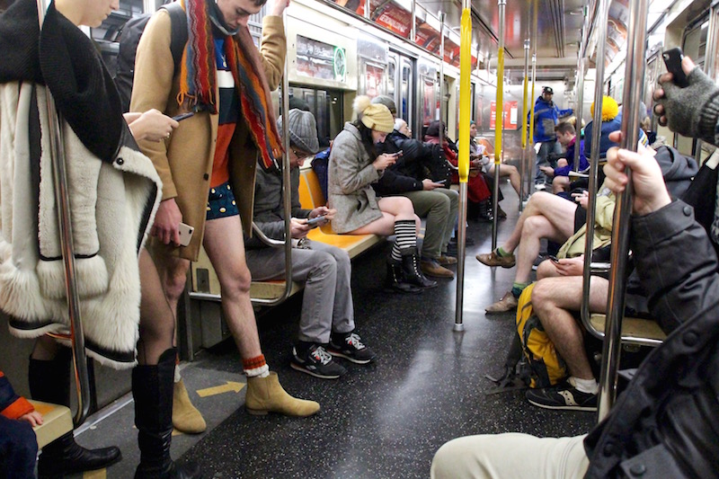 凍てつく寒さの中 第18回nycノーパンツサブウェイライド開催 Mashup Reporter 凍てつく寒さの中 第18回nycノーパンツサブウェイライド開催 Mashup Reporter