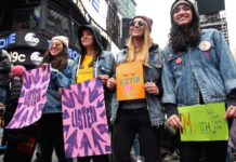 NYでウィメンズ・マーチ2019開催。アレクサンドリア・オカジオ・コルテス下院議員が登壇 ウィメンズマーチNYC