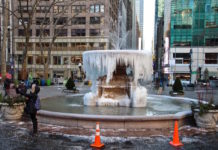 体感温度マイナス26度 ニューヨークに寒波。この冬、最も寒い日に ブライアントパーク 噴水