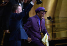 スパイク・リー初のオスカー受賞 トランプ大統領はスピーチを人種差別主義と非難 Charles Wachtel and Spike Lee