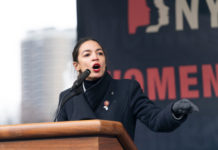 アマゾン 建設中止理由でコルテス議員批判 Alexandria Ocasio-Cortez