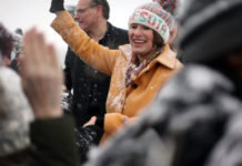 2020米大統領選 エイミー・クロブシャー議員が初の公約発表 1兆ドルのインフラ投資計画 Amy Klobuchar