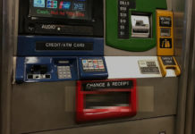 NY地下鉄 券売機で暴れるネズミに衝撃 MTA RAT