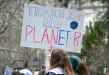 気候変動対策求め世界中の学生が抗議活動。NYでは逮捕者も Strike Climate Change