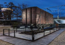 NYユダヤ遺産博物館で大規模なホロコースト展 Auschwitz. Not long ago. Not far away.