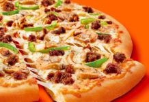 米リトルシーザーズ、インポッシブルフーズの植物ソーセージ使用のピザを試験発売 Impossible pizza