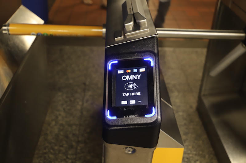 OMNY MTA Contactless Fare Payment System 非接触式の運賃支払いシステム