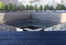 9/11メモリアルプールに飛び込み 男を逮捕