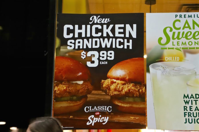 チキンサンド戦争勃発 Nyのポパイズでは品切れ続出 Mashup Ny