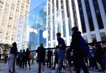 ニューヨーク5番街 アップルストア「キューブ」リニューアルオープン apple store NY