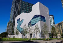 ニューヨークのクイーンズ区 眺めの良い図書館がオープン Hunters Point Library Queens