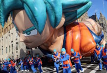 ドラゴンボールZがポルノ? Qアノン支持の下院候補者がツイート Macy's Thanksgiving Day parade