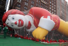 明日開催メイシーズサンクスギビングングデーパレード。強風でバルーンなしの可能性も?