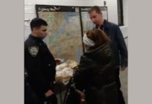 NY地下鉄で食品を販売する女性を警察官が拘束。動画が物議