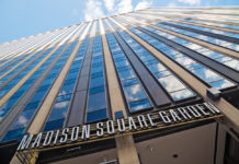 トランプ大統領 マンハッタンで総合格闘技を観戦。会場は声援とブーイングが入り混じり。