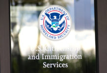 フェイク令嬢アンナ・ソローキン ドイツに強制送還か USCIS U.S. Citizenship and Immigration Services