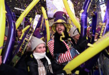 タイムズスクエア年越しカウントダウン、3年ぶり観客フル動員で開催 Times square new years eve 2020