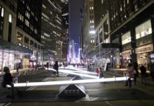 NYにインタラクティブアート、光るシーソー登場 Impulse