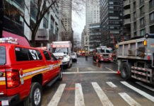 NYアッパーウエストで大洪水。水道本管破裂により道路が冠水、地下鉄に遅れ main water break