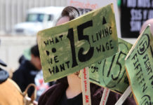 NY州 チップ制労働に最低賃金規制を適用。レストランは除外 minimum wage