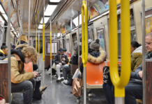 どの席が一番?ニューヨーク地下鉄の座席を巡り議論百出 MTA