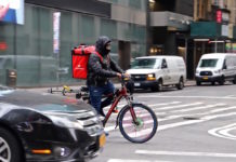 ニューヨーク市デリバリーワーカーの最低賃金 時給2,500円に