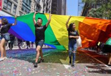 米一流大学 学生の約4割がLGBTQ+を自認 NYCプライドマーチ パレード