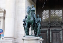 ルーズベルト像が「キャンセル」されたワケ セオドア・ルーズベルト像アメリカ自然史博物館