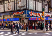 NYタイムズスクエア「スターダストダイナー」閉店危機に