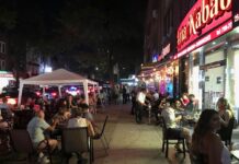 NY州知事、人が密集する飲食店に警告。路上での営業許可が停止される店も