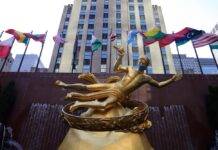 米国の新型コロナ死者数14万人超。LA市長は自宅待機命令を検討 ロックフェラーセンター マスク コロナウイルス