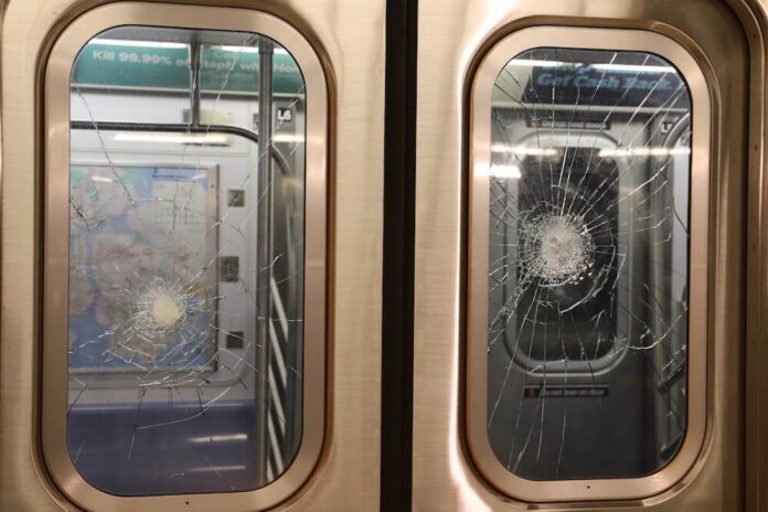 MTA 電車 破壊