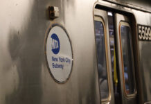 ニューヨーク市地下鉄でまた突き落とし、男性が負傷