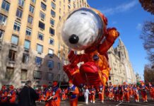 実写版?スヌーピーそっくりのワンちゃん、SNSで大人気 メイシーズサンクスギビングデーパレード