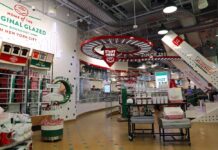 「クリスピークリーム」NYタイムズスクエアに旗艦店オープン!気になる店内は? クリスピークリーム タイムズスクエア店 ニューヨーク